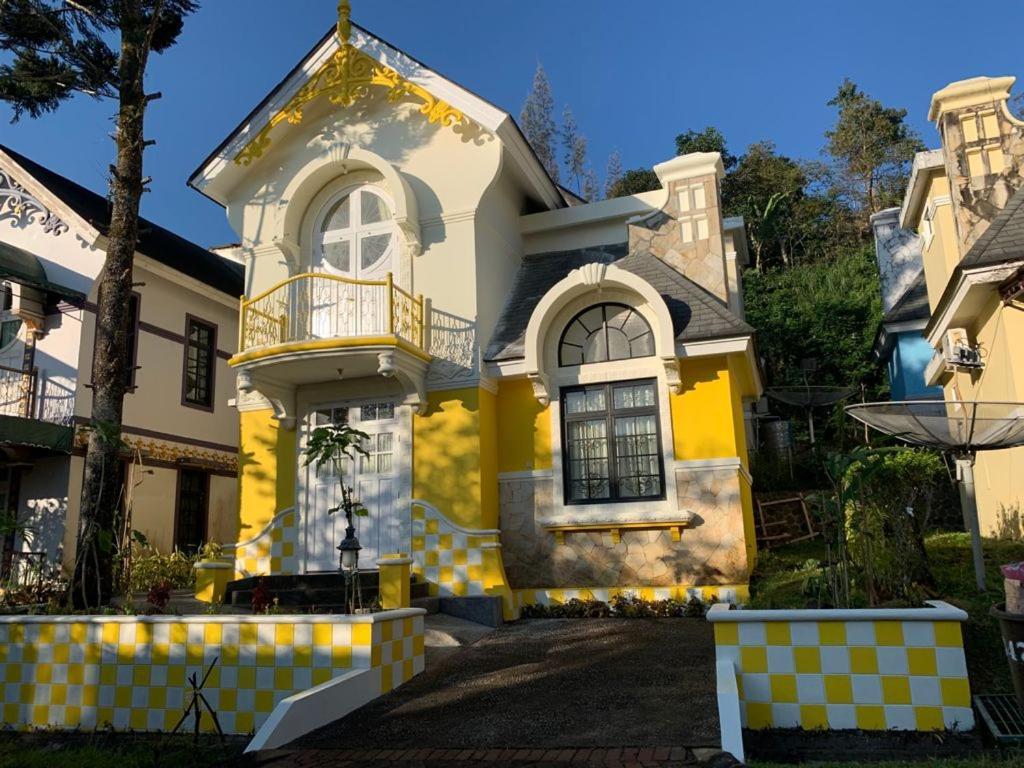 Villa Wubao Kota Bunga 3 Kamar Harga Budget Cinengangirang Экстерьер фото